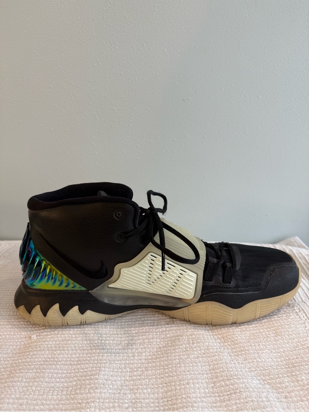 Nike Kyrie By You Custom Basketball Shoes - Picture 8 of 9